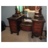 Intricately carved Detail vintage Q...