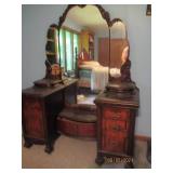 Intricately carved Detail vintage Q...
