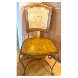 Beautiful Breakfast Table & 4 Chairs