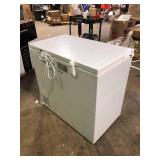 Magic Chef 7.0 cu. ft. Chest Freezer in White Customer Returns See Pictures