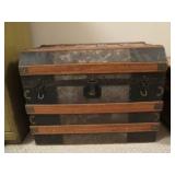 Vintage storage trunk in good shape...