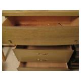 Vintage dresser 4 drawers. It is mi...