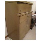 Vintage dresser 4 drawers. It is mi...