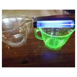 2 glass measuring cups (green one-2...