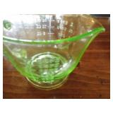 2 glass measuring cups (green one-2...