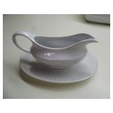 Gibson China 4 piece, one lidded pl...