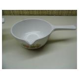1 smaller vintage Pyrex casserole d...