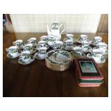 Rosina Yuletide 16-cup tea set w/te...