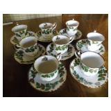 Rosina Yuletide 16-cup tea set w/te...