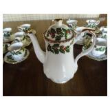 Rosina Yuletide 16-cup tea set w/te...