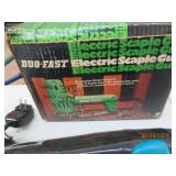 Shark Handheld vacuum, electric sta...