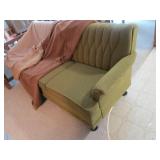 Vintage couch with 2 blankets that ...