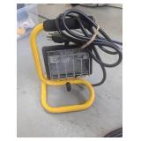 Pair of freestanding adjustable til...