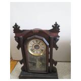 Vintage wind up clock. Works with k...