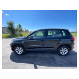 2010 Volkswagen Tiguan S - 2 OWNERS