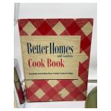 Vintage Kitchen LOT Avocado Green Cake Carrier, Better Homes and Gardens Cookbook, Osterizer Blender