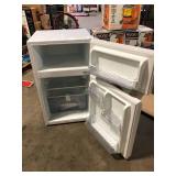 Vissani 3.1 cu. ft. 2-Door Mini Refrigerator in White With Freezer   Customer Returns See Pictures