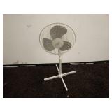 Comfort Zone standing fan three speed. works
