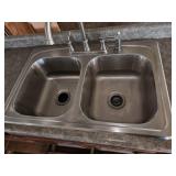 Oak kitchen cabinets set with Coutertops sink and faucet