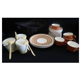 VINTAGE TUPPERWARE / USA DISHES