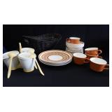 VINTAGE TUPPERWARE / USA DISHES