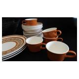VINTAGE TUPPERWARE / USA DISHES