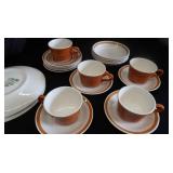 VINTAGE TUPPERWARE / USA DISHES