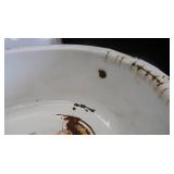 ENAMELWARE WASHTUB AND TRAY
