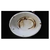 ENAMELWARE WASHTUB AND TRAY