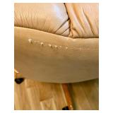 Vintage Solid Wood Pedestal Table with Four Chairs