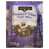 2 back 1.3 - Clover Valley Cookies & CrÃ¨me Trail Mix - 6 Packs