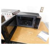 Magic Chef 0.9 cu. ft. 900-Watt Countertop Microwave in Stainless Steel