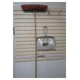 shop broom/dustpan