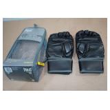 Everlast Boxing Wrist Wrap Heavy Bag Gloves Level II -Small/Medium