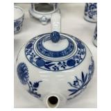 Hutschenreuther Teapot with Warmer with Assortments of Cups