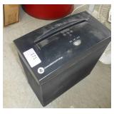 Paper and credit card shredder