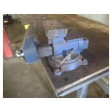 Work Bench with 5 1/2" Swivel Vise...
