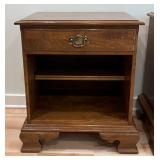 Pair of Elegant Ethan Allen Side Tables / Nightstands