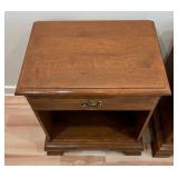 Pair of Elegant Ethan Allen Side Tables / Nightstands
