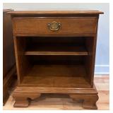 Pair of Elegant Ethan Allen Side Tables / Nightstands