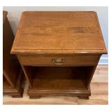 Pair of Elegant Ethan Allen Side Tables / Nightstands