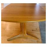 Mid-Century Modern Dinning Room Table