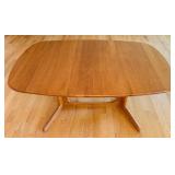 Mid-Century Modern Dinning Room Table