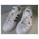 (BS) Pair of Adidas Shoes Size 9...