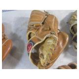 (BS) 4 Vintage Baseball Gloves - Ra...
