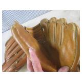 (BS) 4 Vintage Baseball Gloves - Ra...