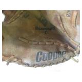 (BS) 4 Vintage Baseball Gloves - Ra...
