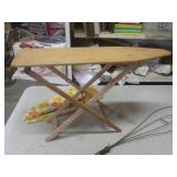 (EW5) Vintage Portable Ironing Boar...