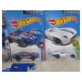 (EC1) Assorted Hot Wheels in Packag...