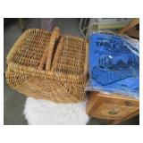 Wicker Lift-off cover picnic basket...